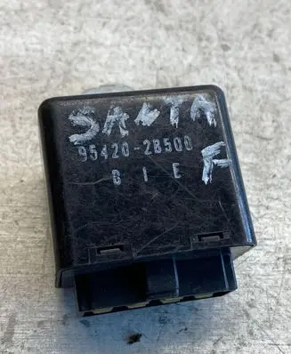 Hyundai Santa Fe Window wiper relay 954202b500