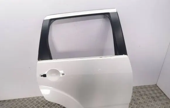 Mitsubishi Outlander Rear door
