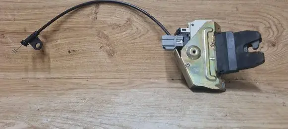 Volvo S60 Tailgate/trunk/boot lock/catch/latch 8679694