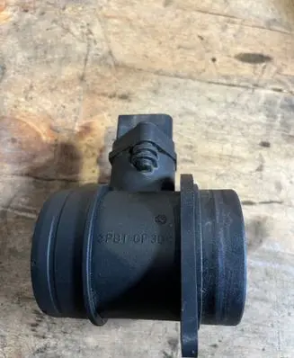 Volkswagen Polo IV 9N3 Mass air flow meter 038906461B 0281002531