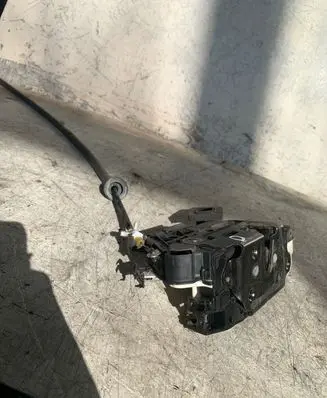 Volkswagen Beetle A5 Front door lock
