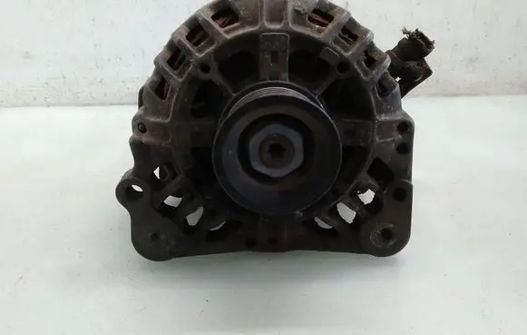 Volkswagen Polo IV 9N3 Generator/alternator 03D903025J