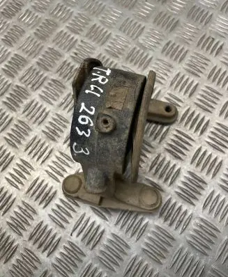 Toyota RAV 4 (XA30) Engine mount bracket