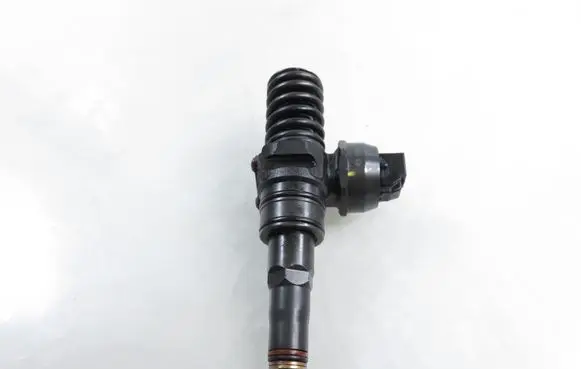 Volkswagen Caddy Fuel injector 0414720232 038130073BR