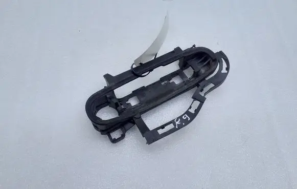 Rear door exterior handle/bracket