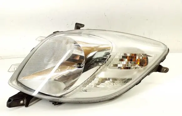 Toyota Yaris Headlight/headlamp 811100D130