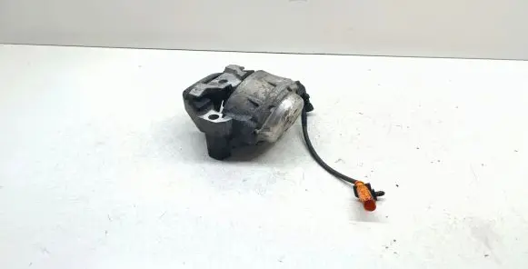 Engine mount bracket