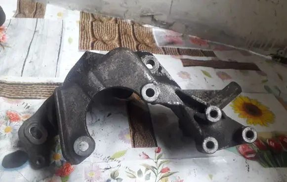 Audi A6 S6 C4 4A Engine mounting bracket