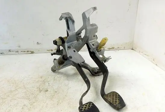 Audi 80 90 S2 B4 Pedal assembly 8A0721115 192815