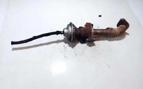 Volkswagen Golf III EGR valve 028131521C
