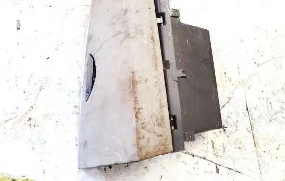 Glove box