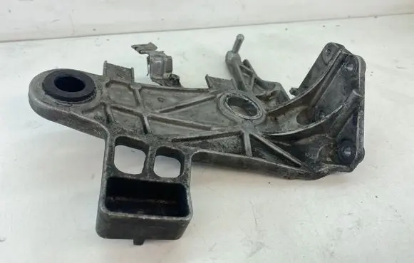 Mercedes-Benz E W212 Air filter cleaner box bracket assembly A6510902241 211550101