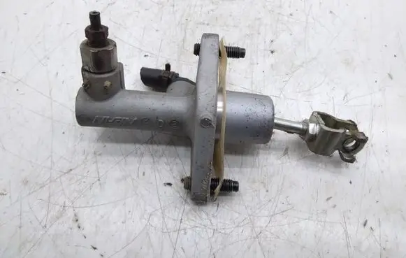 Honda CR-V Clutch master cylinder 