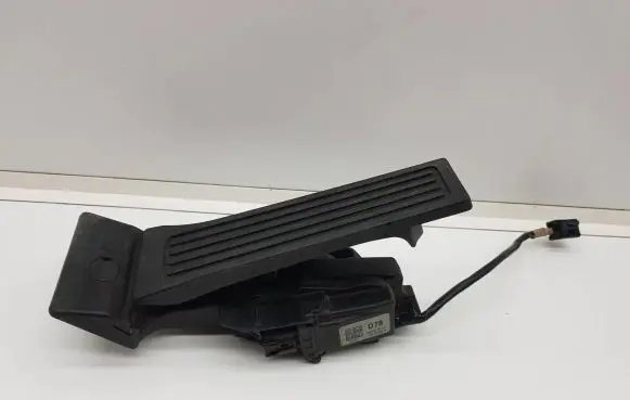 Hyundai Tucson TL Accelerator throttle pedal D78