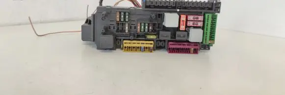 Mercedes-Benz C W204 Fuse module A2049019602 2049019602 A2049060105
