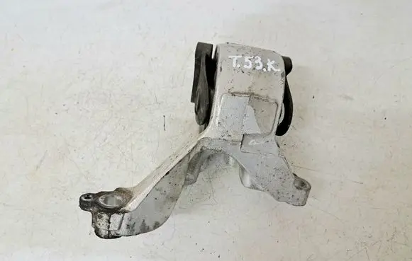 Honda FR-V Engine mount bracket