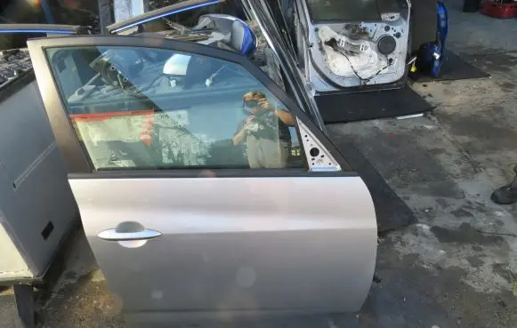 KIA Venga Front door