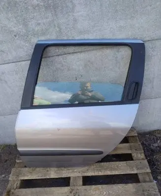Peugeot 206 Rear door