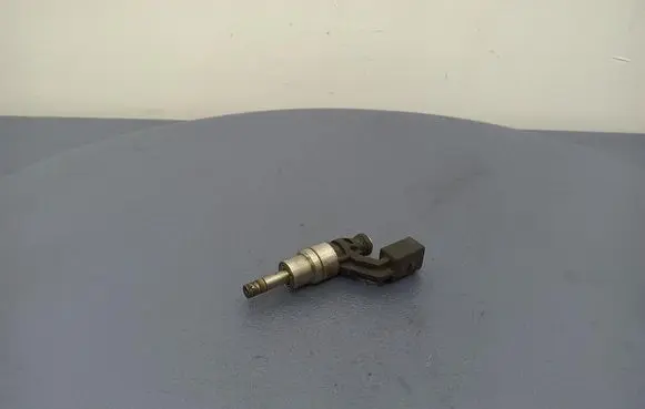 Volkswagen PASSAT B5.5 Fuel injector 03C906036A