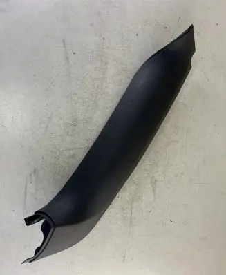 Volkswagen Touareg I Tailgate/trunk side cover trim 7L6867671