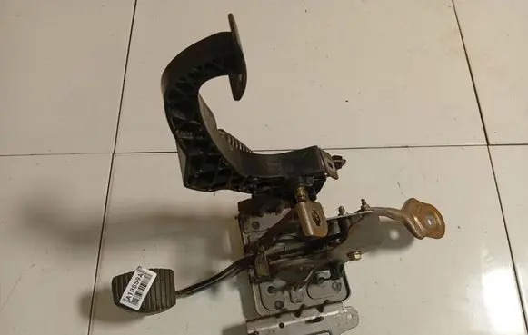 Peugeot 307 Brake pedal 9650105380