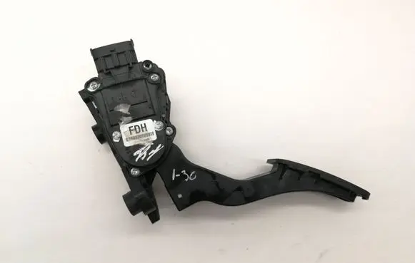 Hyundai i30 Accelerator throttle pedal 32700XXXXX
