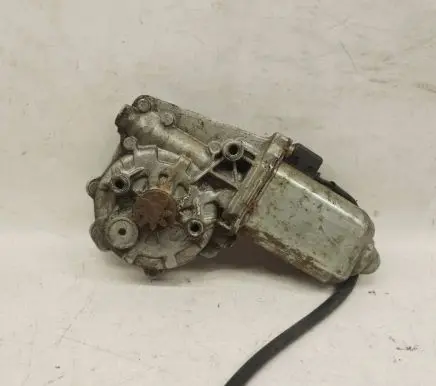 Mercedes-Benz S W126 Front door window regulator motor 0130821102
