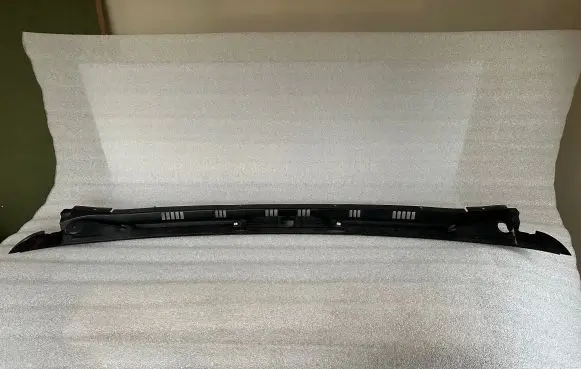 Suzuki Grand Vitara I Wiper trim