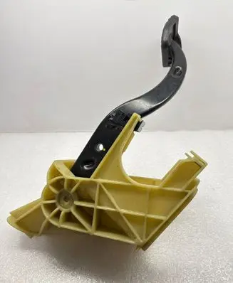 BMW 7 E65 E66 Brake pedal 6752517
