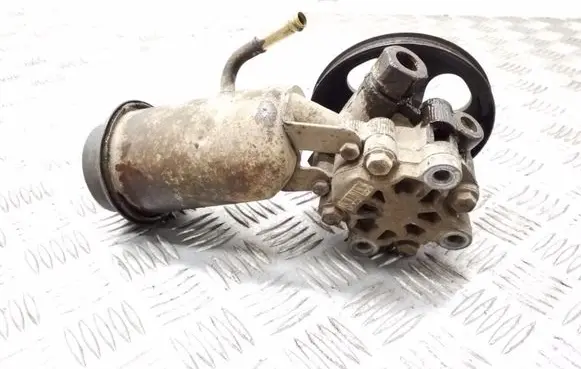 Toyota Yaris Power steering pump
