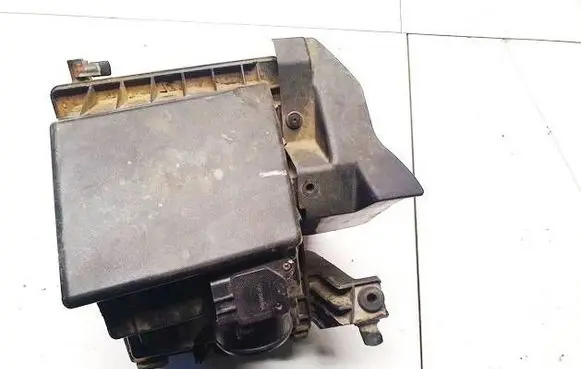 Mazda 5 Air filter box rf7n