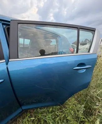 KIA Sportage Front door