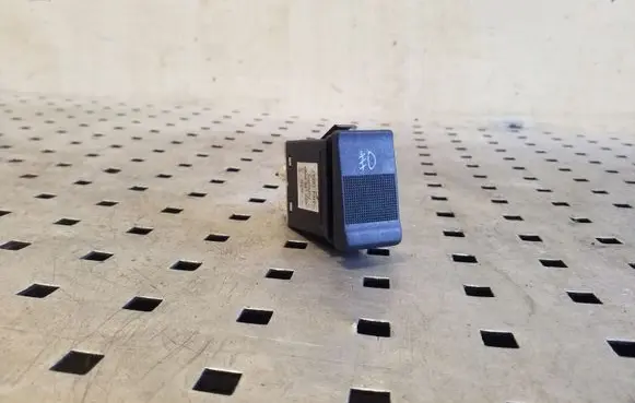 Fog light switch