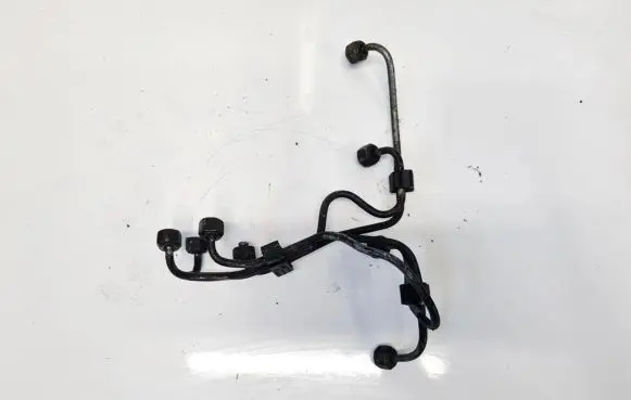 Volkswagen PASSAT B3 Fuel line pipe