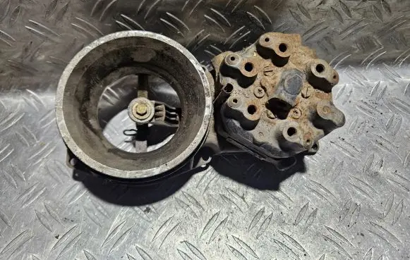 Audi 100 200 5000 C3 Fuel distributor 0438120185 035133353AB