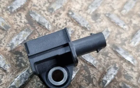 Chrysler Pacifica Airbag deployment crash/impact sensor 68245079AB