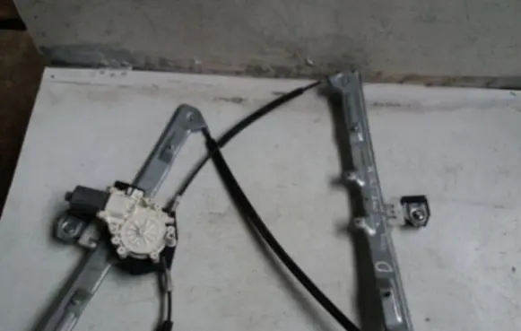 Mitsubishi Colt Front door window regulator with motor