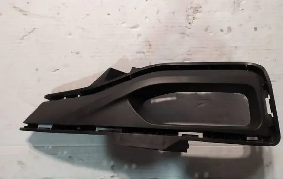 Nissan Leaf II (ZE1) Front fog light trim/grill 622575SK0B