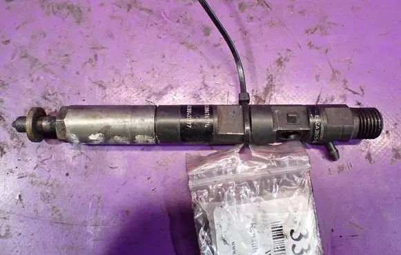 Renault Megane II Fuel injector