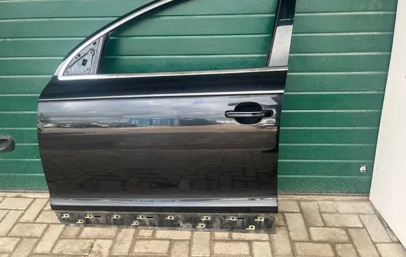 Audi Q7 4L Front door LZ9Y