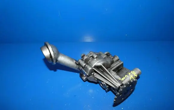 Mercedes-Benz A W176 Oil pump 150008247R