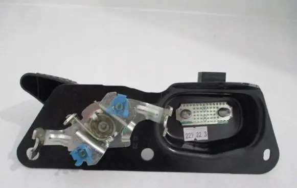 Peugeot Partner III Rear door lock 9832090680
