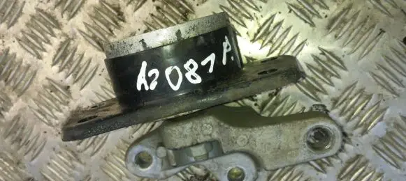 Mitsubishi Colt Engine mount bracket