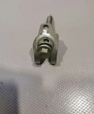 Nissan Qashqai+2 Fuel Injector clamp holder