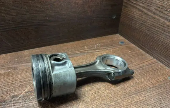 Renault Mascott Piston with connecting rod 500331966 MPRK1426132