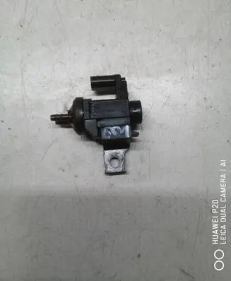 BMW X3 G01 Vacuum valve 70478502 8570591