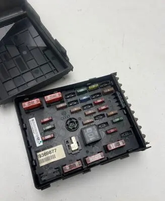 Volkswagen PASSAT B6 Fuse module 3C0937125 9369877