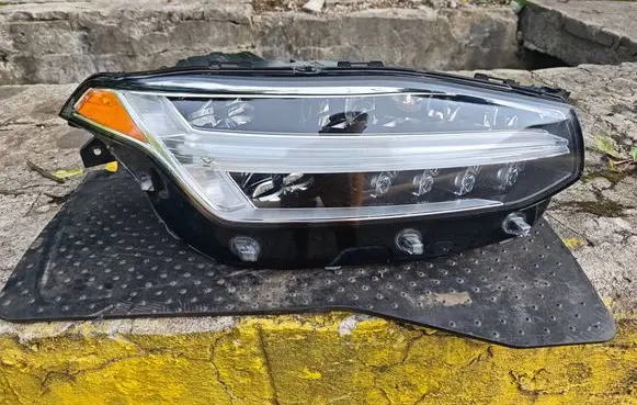 Volvo XC90 Headlight/headlamp 32228687