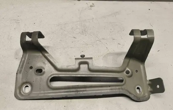 Porsche Cayenne (9Y0 9Y3) Fender mounting bracket 9Y0821432D