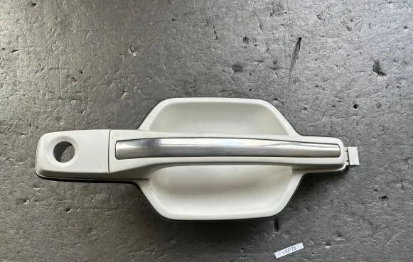 Mitsubishi Pajero Front door exterior handle MR608391